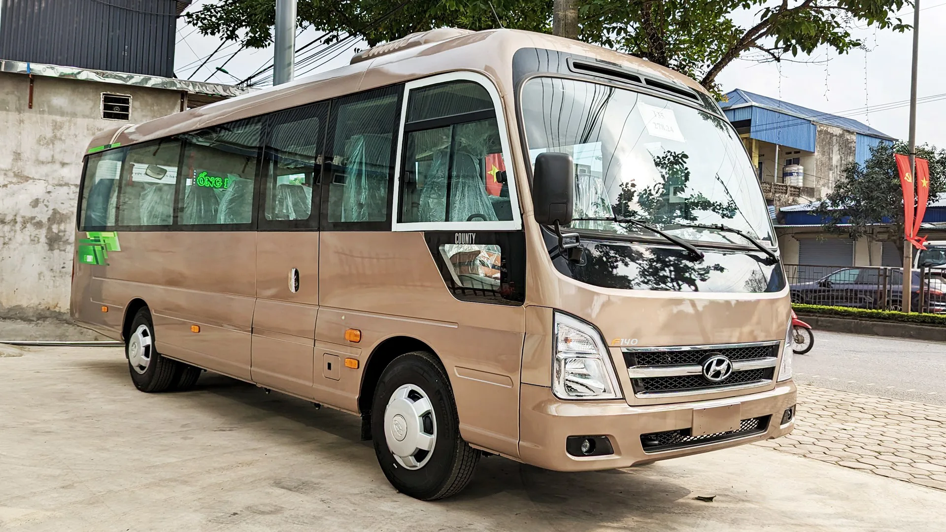 County 29 chỗ